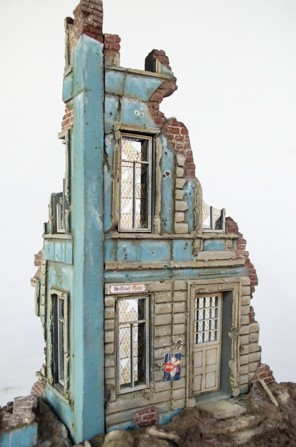 Corner Ruin "Berlin" [Diorama Base] - Image 2